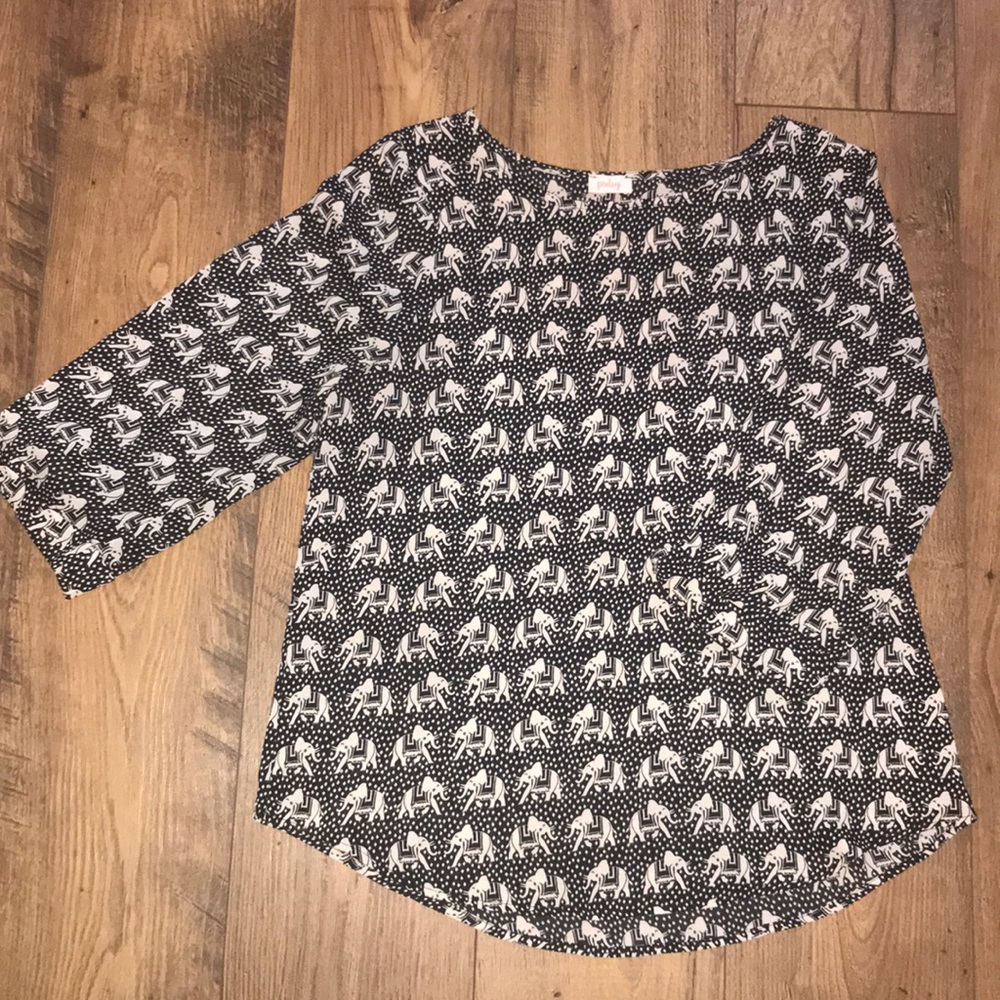 A FUN elephant print 1/4 sleeve blouse!